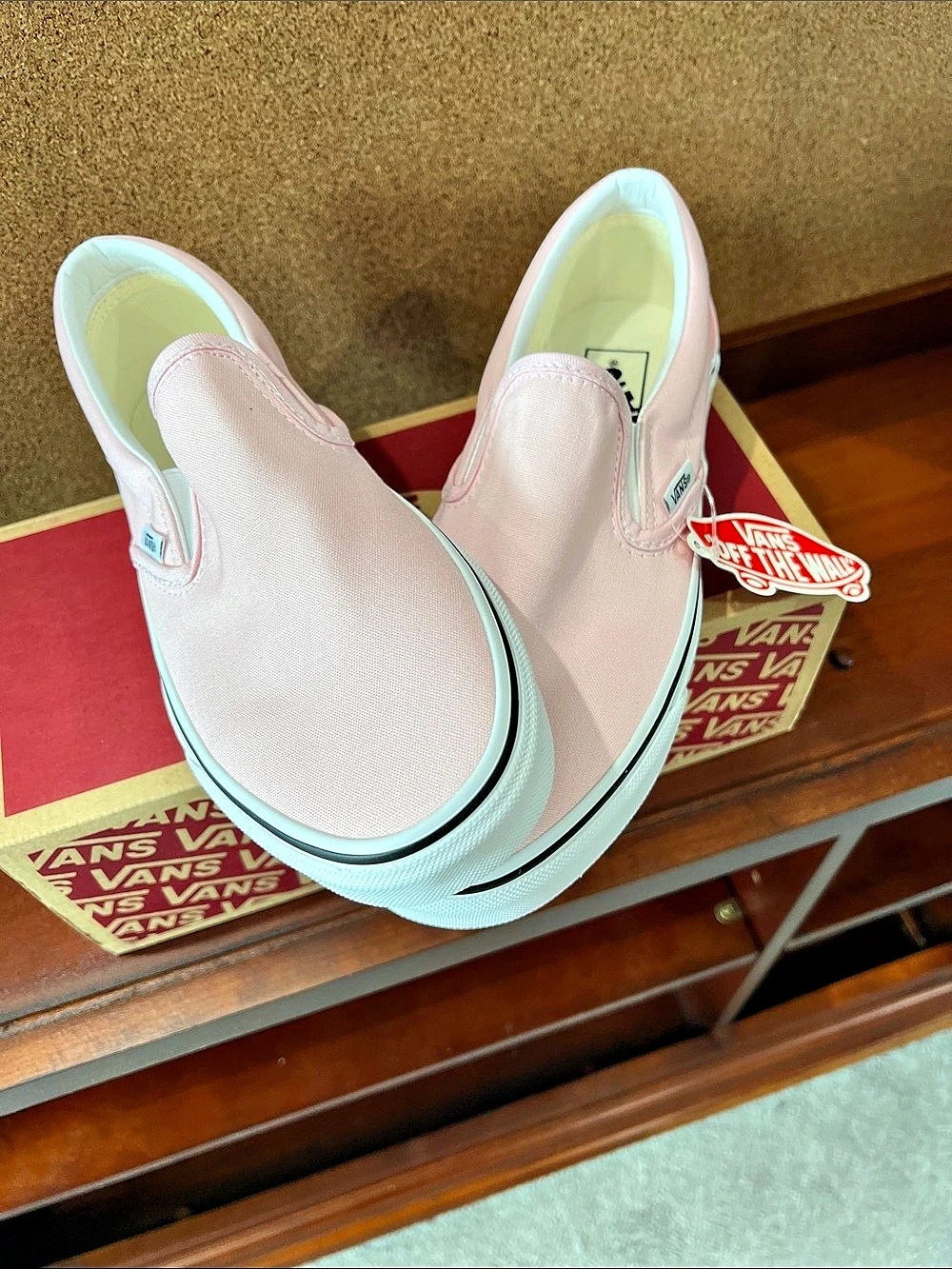 Vans Classic Slip-On Pink & White US Women’s size 9. NWT